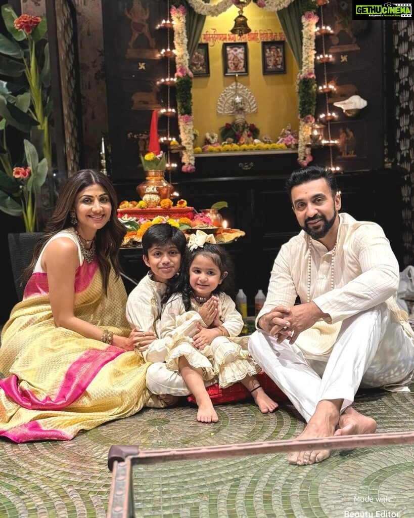 Shilpa Shetty Instagram - Happy Diwali 🎉🪔🧿 #tradition #happiness #gratitude #love #family #diwali