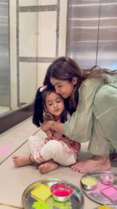 Shilpa Shetty Instagram - Keeping up with the tradition 🪔😍🎆

।। शुभ दिवाली ।।🪔

#HappyDiwali #rangoli #festivaloflights #minime #gratitude #SSKJr