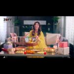 Shilpa Shetty Instagram - To the incredible journey together filled with sweet & tangy moments! To spicy seasonings that light up your family’s eyes with joy! Happy Diwali! 🎇🎆 #ad #HappyDiwali #AbBaakiSabOffOnlyZoff #ZoffFoods #ZoneOfFreshFood #Diwali #IndianSpices #Recipes #India #BaakiSabOffOnlyZoff