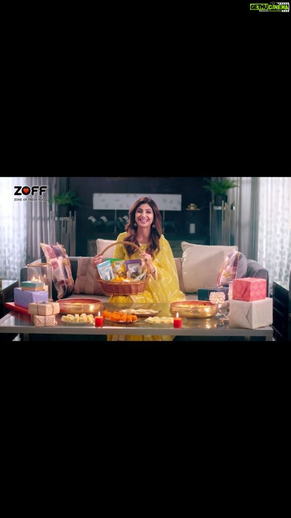 Shilpa Shetty Instagram - To the incredible journey together filled with sweet & tangy moments! To spicy seasonings that light up your family’s eyes with joy! Happy Diwali! 🎇🎆 #ad #HappyDiwali #AbBaakiSabOffOnlyZoff #ZoffFoods #ZoneOfFreshFood #Diwali #IndianSpices #Recipes #India #BaakiSabOffOnlyZoff