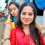 Shilpa Thakre Instagram - Offscreen dosti... . . . . . #navijanmenme #dashami #shilpathakre #marathiactress #expressionqueen #serial #dhanashreesatam #instagood #trending #viralreels #viral #celebrity #sunmarathi Malvani , Malad (w)