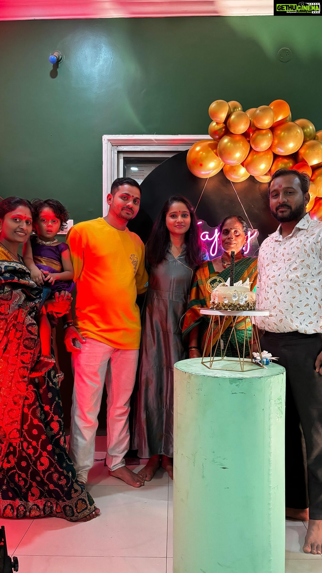 Shilpa Thakre Instagram - Nothing is more precious than celebrating birthday at home 😘✨ I can’t quite express just how much all of your birthday wishes meant to me Yesterday . I adored each and every one of them, and want you all to know how very much I appreciate each of you taking a little time out of your day to think of me Thank you ❤️ Thank you @partybrand_event_service for wonderful decoration 💕 #shilpathakre #expressionqueen #birthday #birthdaygirl #celebration #home #family #gratitude #blessed #thankyou