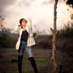Shilpa Thakre Instagram - Lovers The Dreamers and Me …………………….❤️ 🥻 : @shivanimagdum007 💄 : @aish_makeovers31 📸 : @royalebysvs @sevenvowstories @shivank_ghurake Managed by : @rakesh_rajesh_shah @rinkeshshah.raw #shilpathakre #expressionqueen #gratitude #love #beautiful #photo #photography #photooftheday #photoshoot #photographer #photogram #sky #skyporn