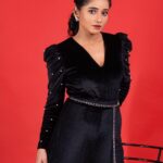 Shilpa Thakre Instagram - need black wings 💥 📸 : @fashion_btphotography 💄 : @muakajalpradhan 🧥 : @shivanimagdum007 #shilpathakre #expressionqueen #curl #curlyhair #curly #cute #love #bold #photo #photoshoot #photography #photooftheday #photographer #shoot #shoot #black #instagram #instagood #instadaily #instafashion #instamood #morning #morningmotivation