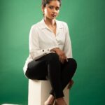 Shilpa Thakre Instagram - That essence are you ❤️ 📸 : @fashion_btphotography 💄 : @nimi_makeoverr 📌 @jamshedhavewala #shilpathakre #expressionqueen #curl #curlyhair #curly #cute #love #bold #photo #photoshoot #photography #photooftheday #photographer #shoot #shoot #black #instagram #instagood #instadaily #instafashion #instamood #evening