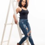 Shilpa Thakre Instagram - In a kinky relationship with my hair 🤭 📸 : @fashion_btphotography 💄 : @nimi_makeoverr 📌 @jamshedhavewala #shilpathakre #expressionqueen #curl #curlyhair #curly #cute #love #bold #photo #photoshoot #photography #photooftheday #photographer #shoot #shoot #black #instagram #instagood #instadaily #instafashion #instamood #evening