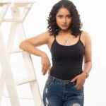Shilpa Thakre Instagram - It’s more than just curls, It’s an attitude❤️ 📸 : @fashion_btphotography 💄 : @nimi_makeoverr 📌 @jamshedhavewala #shilpathakre #expressionqueen #curl #curlyhair #curly #cute #love #bold #photo #photoshoot #photography #photooftheday #photographer #shoot #shoot #black #instagram #instagood #instadaily #instafashion #instamood