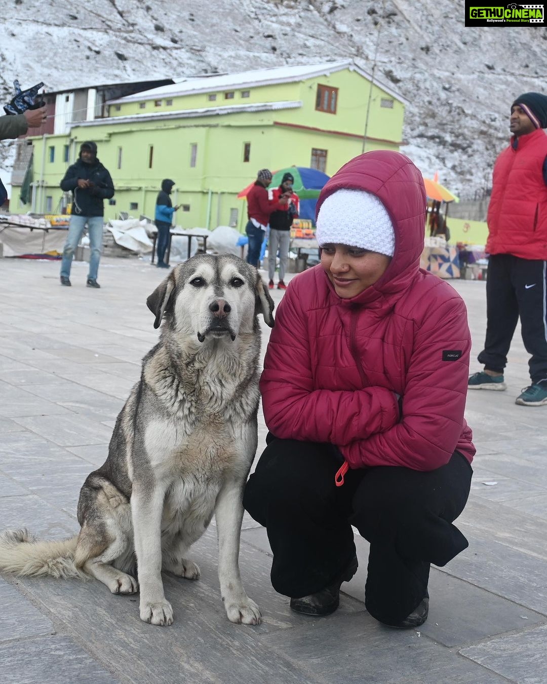 Shilpa Thakre Instagram - Kedarnath That too on birtday❤️ #shilpathakre #expressionqueen #specialday #kedarnath #bhole #bholenath #birthday #birthdaygirl #birthdayparty #gratitude #god #harharmahadev #shambhu #mahadev #shiva #shivji #neelkanth #devbhoomi #uttarakhand Kedarnath Temple-केदारनाथ मंदिर