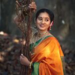 Shilpa Thakre Instagram - तेजाचे प्रतीक असणारा आजचा रंग ' नारंगी'. सन मराठीवरील 'नवी जन्मेन मी...' या नव्या मालिकेतील स्वानंदी म्हणजेच आपली लाडकी शिल्पा ठाकरे लवकरच... येतेय तुमच्या भेटीला. @shilpa_thakre_official #NewSerial #NaviJanmenMe #ComingSoon #Sunमराठी #SunMarathi #सोहळानात्यांचा #SohalaNatyancha #Navratri2023