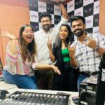 Shilpa Thakre Instagram - 'नवी जन्मेन मी' ह्या मालिकेच्या कलाकारांनी प्रमोशननिमित्त रेडिओ स्टेशनला भेट दिली. #SunMarathi #सनमराठी #सोहळानात्यांचा #SavaliHoinSukhachi #Promotion #Radio