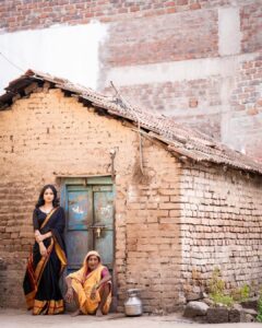 Shilpa Thakre Instagram - कहना नहीं आता , 🥻 : @shivanimagdum007 💄 : @aish_makeovers31 📸 : @sevenvowstories @shivank_ghurake Managed by : @rakesh_rajesh_shah @rinkeshshah.raw #shilpathakre #expressionqueen #saree #sareelove #sadagi #gratitude #love #beautiful #photo #photography #photooftheday #photoshoot #photographer #photogram #black #blackgirlmagic
