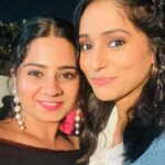 Shilpa Thakre Instagram - Offscreen dosti... . . . . . #navijanmenme #dashami #shilpathakre #marathiactress #expressionqueen #serial #dhanashreesatam #instagood #trending #viralreels #viral #celebrity #sunmarathi Malvani , Malad (w)