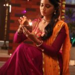 Shilpa Thakre Instagram - दिवाळी सणाच्या हार्दिक शुभेच्छा 💐🚩 #shilpathakre #expressionqueen #happydiwali #diwali2023 #festive #celebration #gratitude #jayshreeram #insta #instagram #instagood #instamood