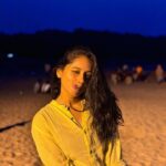 Shilpa Thakre Instagram - Bicho beach ✨🏖️ #shilpathakre #expressionqueen #beach #beauty #beachlife #beachvibes #insta #instagram #instagood #cute #yellow #aksa #aksabeach #mumbai Aksa Beach, Malad