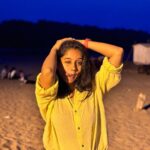 Shilpa Thakre Instagram - Bicho beach ✨🏖️ #shilpathakre #expressionqueen #beach #beauty #beachlife #beachvibes #insta #instagram #instagood #cute #yellow #aksa #aksabeach #mumbai Aksa Beach, Malad