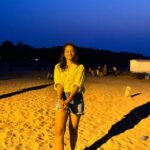Shilpa Thakre Instagram - Bicho beach ✨🏖️ #shilpathakre #expressionqueen #beach #beauty #beachlife #beachvibes #insta #instagram #instagood #cute #yellow #aksa #aksabeach #mumbai Aksa Beach, Malad