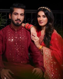 Shiny Doshi Instagram - Starry-eyed and moonstruck, all for the one I love! 🌟🌙 #LoveUnderTheMoon #karvachauth ❤️♾️ 🧿 Thank you @kalkifashion for making our karvachauth special ❤️ 📷 @abhay_r_kirti ❤️ Happy karvachauth everyone ❤️ 🌙 Mumbai, Maharashtra
