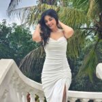 Shiny Doshi Instagram - White is my constant muse. 🕊️💫 #favoritecolor #eleganceinwhite 🤍 Sadh Villa, Karjat