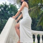 Shiny Doshi Instagram - White is my constant muse. 🕊️💫 #favoritecolor #eleganceinwhite 🤍 Sadh Villa, Karjat