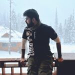 Shirish Sharavanan Instagram - "The cold never bothered me anyway." 🤪☃️ #freezing #gulmarg 🥶 The Khyber Himalayan Resort & Spa