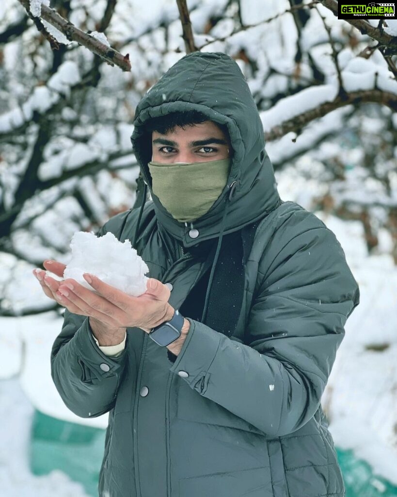 Shirish Sharavanan Instagram - I only have ice for you… #snowfall #2022 #firsttour 🥰☃️