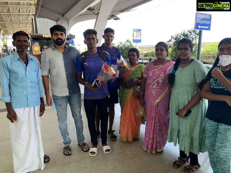 Shirish Sharavanan Instagram - Met these 2 Young Champs #Manikandan & #Suthan from TN and representing India in 4th World Deaf Athletics Championships happening on Poland and Wished them for a great success, For sure these peoples victory will open many gates for undiscovered talents 👏🏻