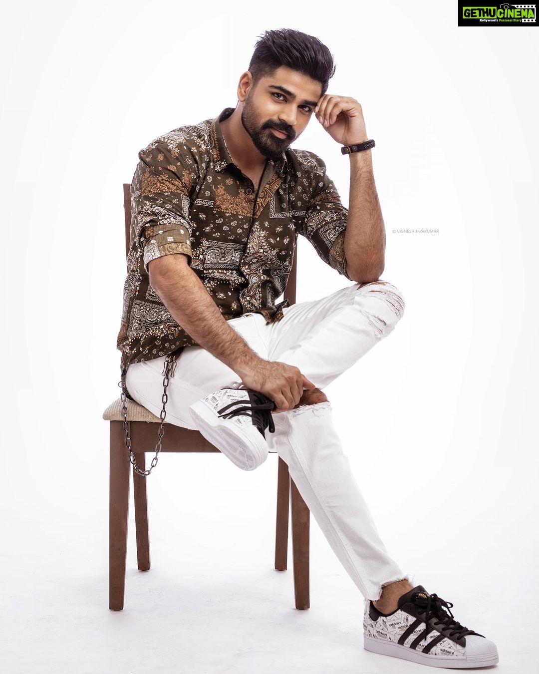 Shirish Sharavanan Instagram - Hi 🤪😎