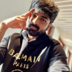 Shirish Sharavanan Instagram - 𝐼 𝑑𝑜𝑛’𝑡 𝑛𝑒𝑒𝑑 𝑎 ℎ𝑎𝑖𝑟𝑠𝑡𝑦𝑙𝑖𝑠𝑡, 𝑚𝑦 𝑝𝑖𝑙𝑙𝑜𝑤 𝑔𝑖𝑣𝑒𝑠 𝑚𝑒 𝑎 𝑛𝑒𝑤 ℎ𝑎𝑖𝑟𝑠𝑡𝑦𝑙𝑒 𝑒𝑣𝑒𝑟𝑦 𝑚𝑜𝑟𝑛𝑖𝑛𝑔 🤪😉☺️🙈