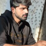 Shirish Sharavanan Instagram - 𝐼 𝑑𝑜𝑛’𝑡 𝑛𝑒𝑒𝑑 𝑎 ℎ𝑎𝑖𝑟𝑠𝑡𝑦𝑙𝑖𝑠𝑡, 𝑚𝑦 𝑝𝑖𝑙𝑙𝑜𝑤 𝑔𝑖𝑣𝑒𝑠 𝑚𝑒 𝑎 𝑛𝑒𝑤 ℎ𝑎𝑖𝑟𝑠𝑡𝑦𝑙𝑒 𝑒𝑣𝑒𝑟𝑦 𝑚𝑜𝑟𝑛𝑖𝑛𝑔 🤪😉☺️🙈