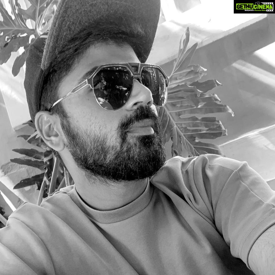 Shirish Sharavanan Instagram - 🎨Colour is everything, black and white is more. #blackandwhite #weekendvibes #needtoshave 🍁