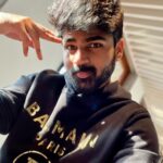 Shirish Sharavanan Instagram - 𝐼 𝑑𝑜𝑛’𝑡 𝑛𝑒𝑒𝑑 𝑎 ℎ𝑎𝑖𝑟𝑠𝑡𝑦𝑙𝑖𝑠𝑡, 𝑚𝑦 𝑝𝑖𝑙𝑙𝑜𝑤 𝑔𝑖𝑣𝑒𝑠 𝑚𝑒 𝑎 𝑛𝑒𝑤 ℎ𝑎𝑖𝑟𝑠𝑡𝑦𝑙𝑒 𝑒𝑣𝑒𝑟𝑦 𝑚𝑜𝑟𝑛𝑖𝑛𝑔 🤪😉☺️🙈