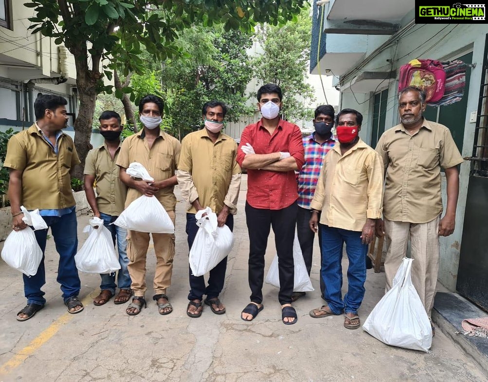 Shirish Sharavanan Instagram - Missing all the big Vinayagar statues at the auto stands ! So just wanted to give them a reason to celebrate! Distributed Essential food supplies to auto drivers in my area to encourage them on the occasion of #vinayagarchathurthi & #madrasday ! Let’s celebrate together! #chennai #automan