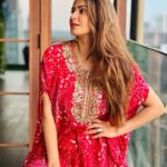 Shivaleeka Oberoi Instagram - Wishing you all a Dhanteras full of golden dreams and silver linings. ❤️💫