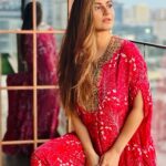 Shivaleeka Oberoi Instagram - Wishing you all a Dhanteras full of golden dreams and silver linings. ❤️💫