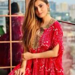 Shivaleeka Oberoi Instagram - Wishing you all a Dhanteras full of golden dreams and silver linings. ❤️💫