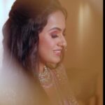 Shivani Baokar Instagram - POV: You're going to be a Maharashtrian Bride ❤️ Forward this to the girl who is going to be 'navari soon' 🤭 Makeup & hair - @makeupbyberdesaurabh Photographer- @kunal_mohite_photography Styling - @makeupbyberdesaurabh @style_by_pradnyaaaaa__ Designer - @shobha_designer_24 @rashmi.s_the_rental_boutique Jewellery - @jizajewellerystudio Nath & hair accessories - @morpankh_jwells Location - @setsinthecity.in Shoot managed - @style_by_pradnyaaaaa__ Sets in the City