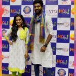 Shivani Baokar Instagram - राजश्री मराठी आणि झी मराठी आयोजित Holi Party ला 'लवंगी मिरची' मालिकेतील कलाकार शिवानी आणि तन्मयची धमाकेदार एंट्री! VitsKamats Group - @vits_hotels_and_resorts Venue Courtsey - @vitssharanam_thane Food partner - @pepperfrykamatsthane Hotel PR managed by - @namsolutions10 #RajshriMarathiZeeMarathiHoliParty #HoliParty2023 #RajshriMarathi #ZeeMarathi