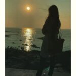 Shivani Baokar Instagram - Oh Mumbai and your sunsets 🤍 PC @hetagogri #mumbai #mumbaisunset #sunset #sunsetphotography #sunsets #mumbaidiaries #uncensored #instagood #sunsetlover #india #ig #naturephotography #photography #sky #mobilephotography #nature #mumbaikar #mumbaiigers #mumbaisky #evening #mymumbai #sea #of #beautifulscenery #photographers #twilight #mumbaiscenes #arabiansea #clouds #mumbaiphotography