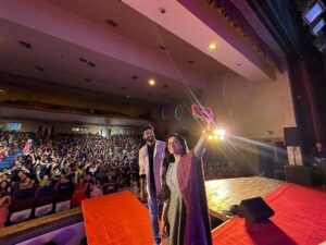 Shivani Baokar Instagram - 'लवंगी मिरची' मालिकेच्या कलाकारांसोबत सख्यांचा Sweet Selfie Moment !🤳🥰 

#ZeeMarathi #MeMarathiZeeMarathi #उत्सवनात्यांचा #LavangiMirchi #SelfieTime #PicOfTheDay