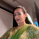 Shivani Baokar Instagram - फोटोशूटदरम्यान लवंगी मिरची मालिकेच्या टिमची धमाल. नवी मालिका ‘लवंगी मिरची’ 13 फेब्रुवारीपासून दु. 1 वा. झी मराठीवर. #ZeeMarathi #LavangiMirchi #ZeeMarathiDupar #MarathiSerial