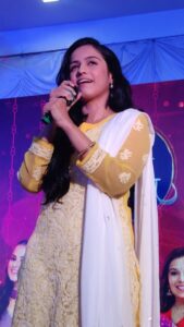 Shivani Baokar Instagram - समोरचा जेवढा खट अस्मी तेवढी तिखट.... नवी मालिका 'लवंगी मिरची' आपली दुपार, झी मराठी दुपार 13 फेब्रुवारीपासून दु. 1 वा. झी मराठीवर. #ZeeMarathi #LavangiMirchi #ZeeMarathiDupar #MarathiSerial लोकमत सखी मंच #UtsavNatyancha #Zeemarathi #lokmatsakhimancha