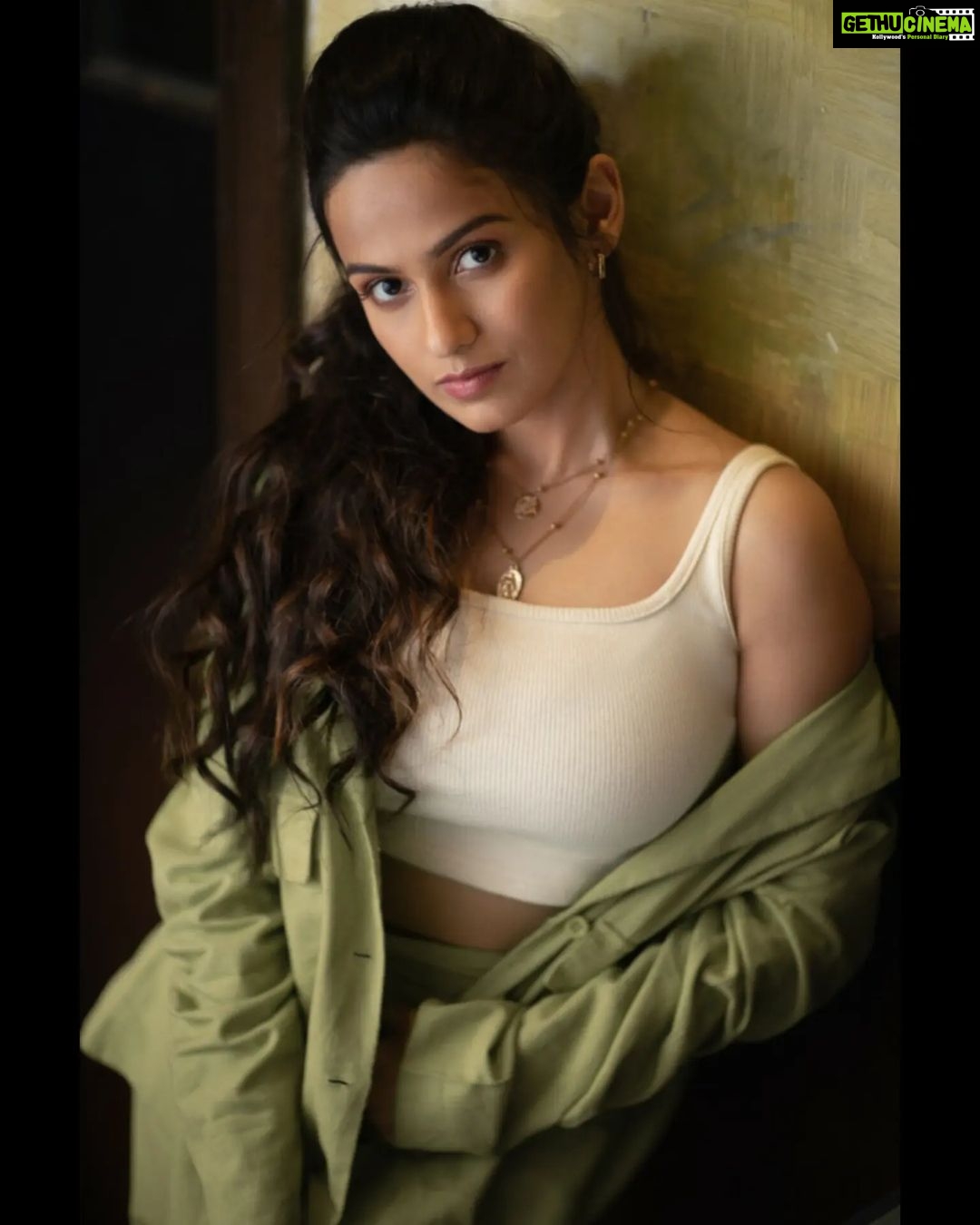 Shivani Baokar Instagram - Who set up my mood on shuffle? Photographed by @milindshirke MUA @makeupbyberdesaurabh Location @the.tipsytiger Outfit @howwhenwearclothing #sassy #love #classy #fashion #beautiful #cute #style #instagood #beauty #follow #songs #instagram #model #funny #sassygirl #ootd #fashionista #sass #like #smile #savage #happy #photography #attitude #instadaily #fashionblogger #photooftheday #selflove #trendy #pretty