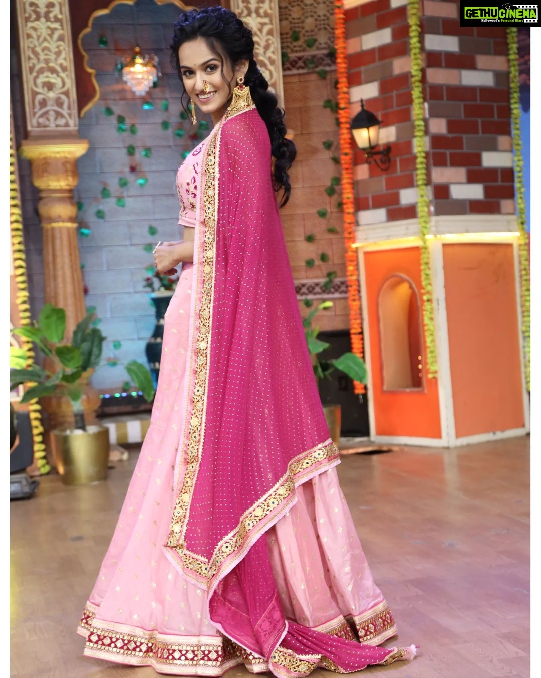 Shivani Baokar Instagram - Team 'Lavangi Mirchi' Chala Hawa Yeu Dya vishesh Aaj ani udya, ratri 9:30 la aplya ZeeMarathi var ❤️😘 MUA @makeupbyberdesaurabh Dress by @vrushalee_fashion_studio Styled by @saileerajpurenagane Mumbai, Maharashtra