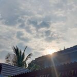Shivani Baokar Instagram - Most mornings. . . #mumbailifeline #indianrailways #mymumbai #sea #shootlife #morning #vasai #morningmotivation #beachvibes #beingasmi #travellikealocal #morningslikemostmumbaikars #mumbaiislove