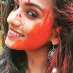 Shivani Baokar Instagram – Is it on your face or in your face? 😉

HAPPY HOLI to all of you!!! Khelat asal tar be safe, nasal tari be safe! 😘❤️ #lotsoflove 

#zeeholidayfun #lavangimirchi 🌶️🤭