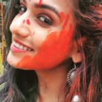 Shivani Baokar Instagram - Is it on your face or in your face? 😉 HAPPY HOLI to all of you!!! Khelat asal tar be safe, nasal tari be safe! 😘❤️ #lotsoflove #zeeholidayfun #lavangimirchi 🌶️🤭