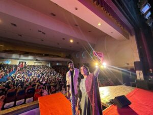 Shivani Baokar Instagram - 'लवंगी मिरची' मालिकेच्या कलाकारांसोबत सख्यांचा Sweet Selfie Moment !🤳🥰 

#ZeeMarathi #MeMarathiZeeMarathi #उत्सवनात्यांचा #LavangiMirchi #SelfieTime #PicOfTheDay