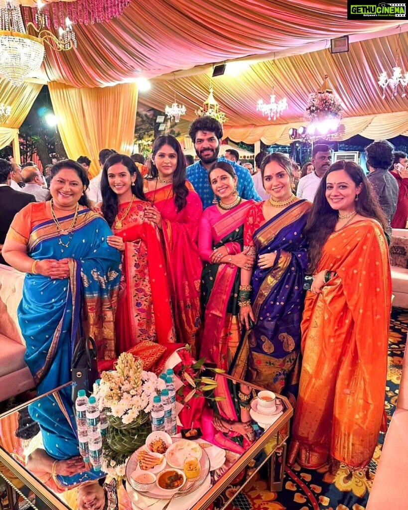 Shivani Baokar Instagram - Let's call it a star studded night maybe? Met these beautiful ladies and ofcourse 'Hardik' too, together after long ✨❤ #SoMuchTalentinOneFrame 🤌🏻😁 Thank you @cmomaharashtra_ for having us over! #funtime #lastnight #marathientertainmentindustry #marathicelebrity #mumbai #ganpatibappamorya #cmomaharashtra #jaihind Varsha Bungalow Official Residence of Chief Minister of Maharashtra