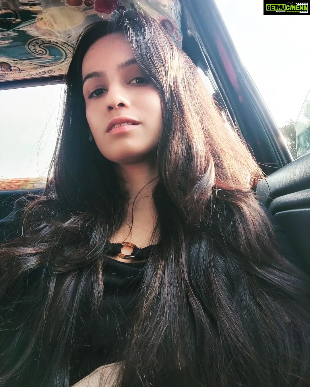 Shivani Baokar Instagram - Woh dekhne mein kaisi seedhi sadi lagti π #girls #love #girl #beautiful #fashion #instagood #photooftheday #beauty #style #cute #model #fun #party #follow #photography #pretty #music #happy #friends #travel #instagram #fitness #life #me #hair #picoftheday #smile #followme #art #photo