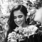 Shivani Baokar Instagram - Beauty is everything including you being you.... 🌼